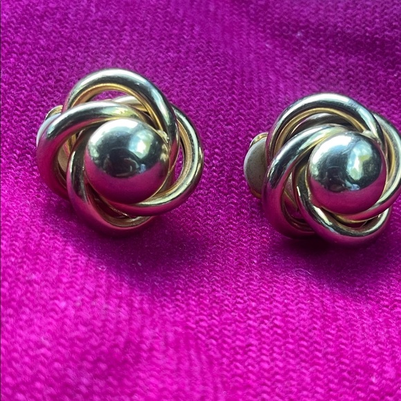 Jewelry - Elegant Gold Knot Earrings
